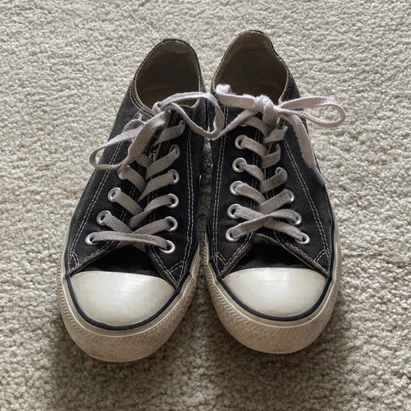 black low top converse shoes